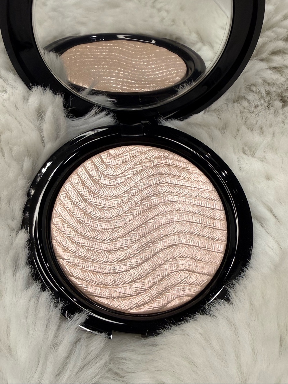 🔥NWOB🔥 MAKEUP FOREVER Pro Light Fusion Undetectable Highlighter- 01 Golden Pink